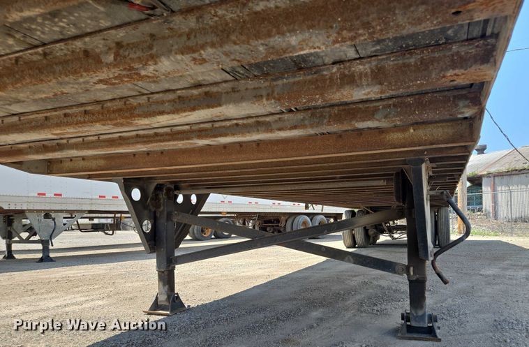 image for item DF8610 1999 Utility Trailers VS2DC dry van trailer