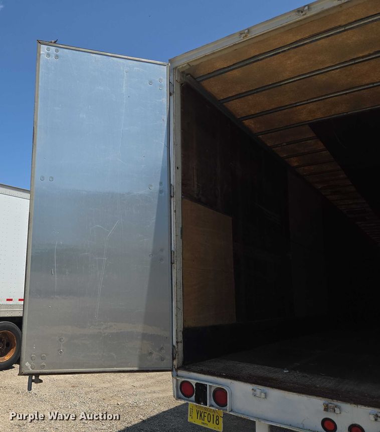 image for item DF8610 1999 Utility Trailers VS2DC dry van trailer