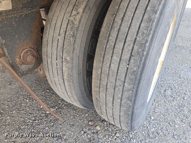 image for item DF8610 1999 Utility Trailers VS2DC dry van trailer