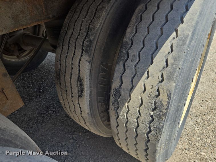 image for item DF8610 1999 Utility Trailers VS2DC dry van trailer