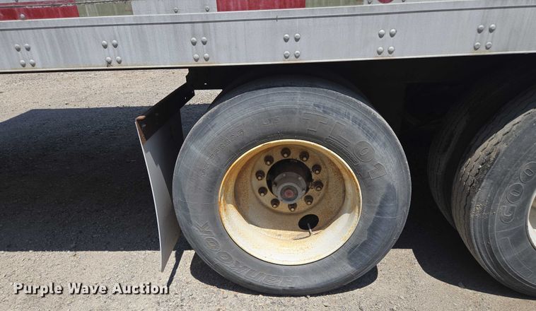 image for item DF8610 1999 Utility Trailers VS2DC dry van trailer