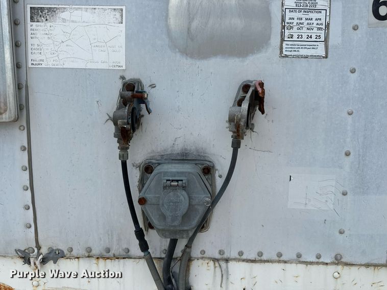 image for item DF8617 1999 Fruehuaf dry van trailer