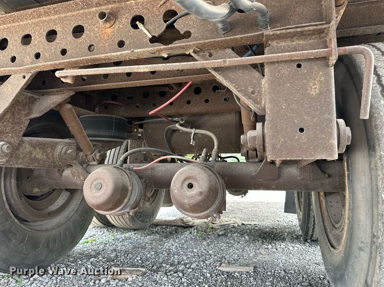 image for item DF8617 1999 Fruehuaf dry van trailer