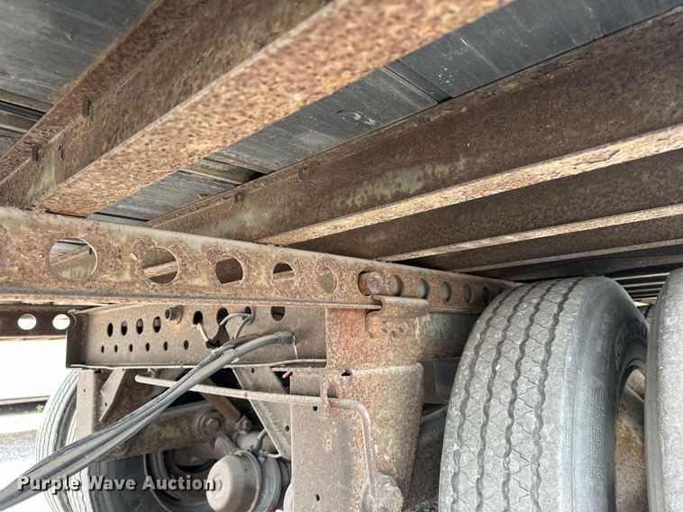 image for item DF8617 1999 Fruehuaf dry van trailer