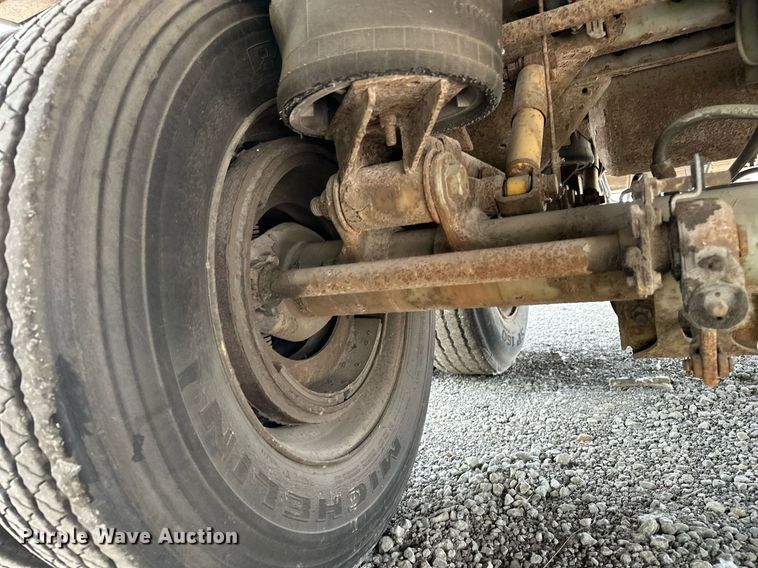 image for item DF8617 1999 Fruehuaf dry van trailer