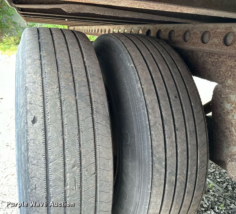 image for item DF8617 1999 Fruehuaf dry van trailer