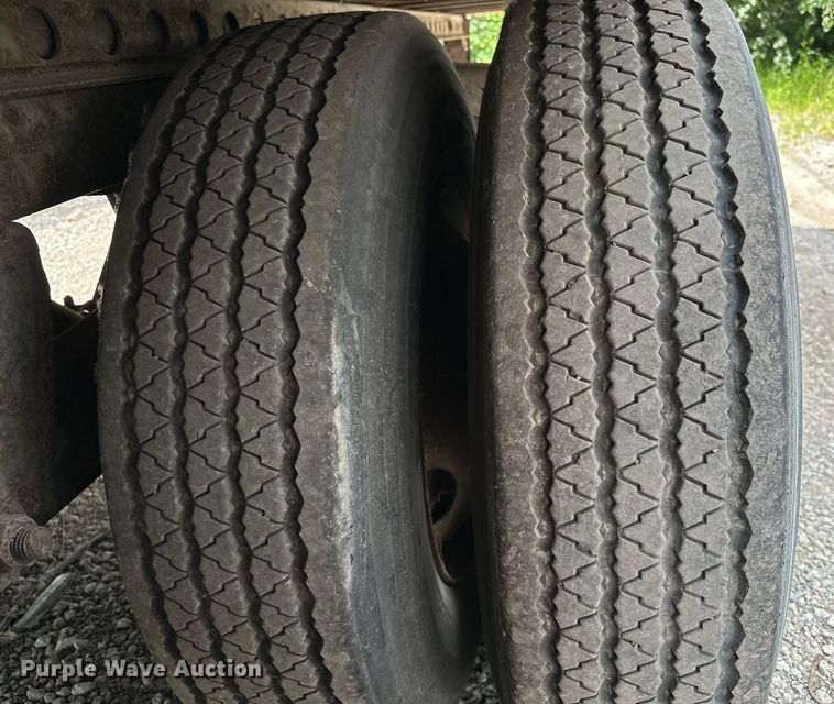 image for item DF8617 1999 Fruehuaf dry van trailer