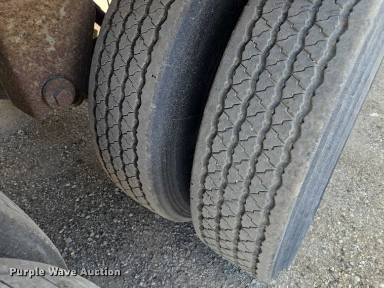 image for item DF8618 2000 Pines 7411TP-SAX dry van trailer