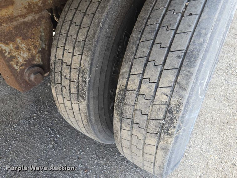 image for item DF8618 2000 Pines 7411TP-SAX dry van trailer