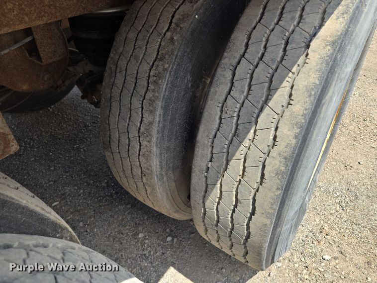 image for item DF8618 2000 Pines 7411TP-SAX dry van trailer