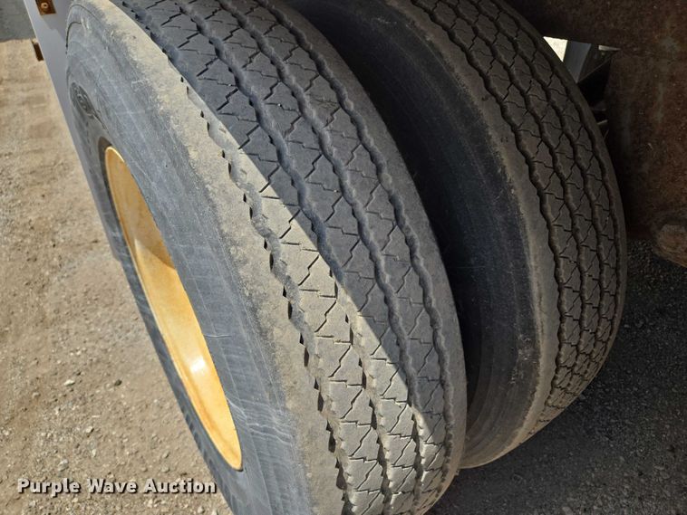 image for item DF8618 2000 Pines 7411TP-SAX dry van trailer