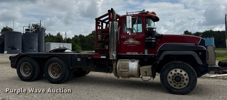 image for item DI9821 1998 Mack RD690S winch truck