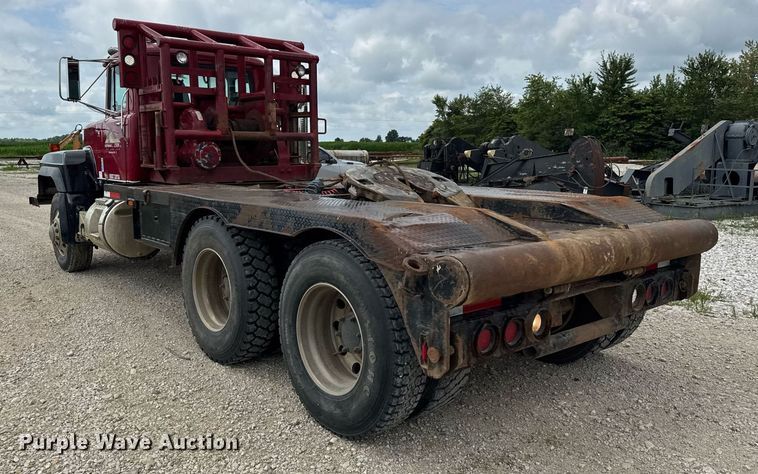 image for item DI9821 1998 Mack RD690S winch truck