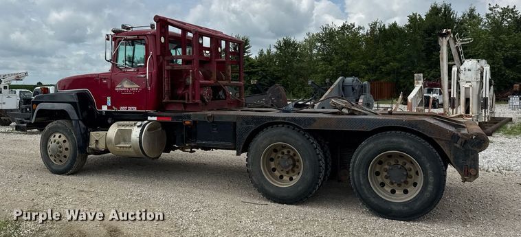 image for item DI9821 1998 Mack RD690S winch truck