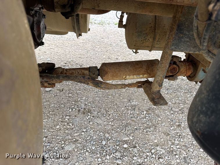 image for item DI9821 1998 Mack RD690S winch truck