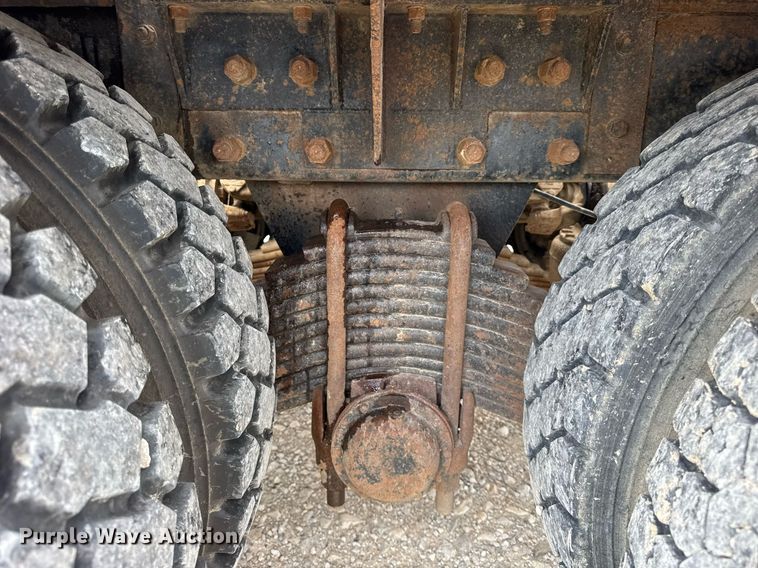 image for item DI9821 1998 Mack RD690S winch truck