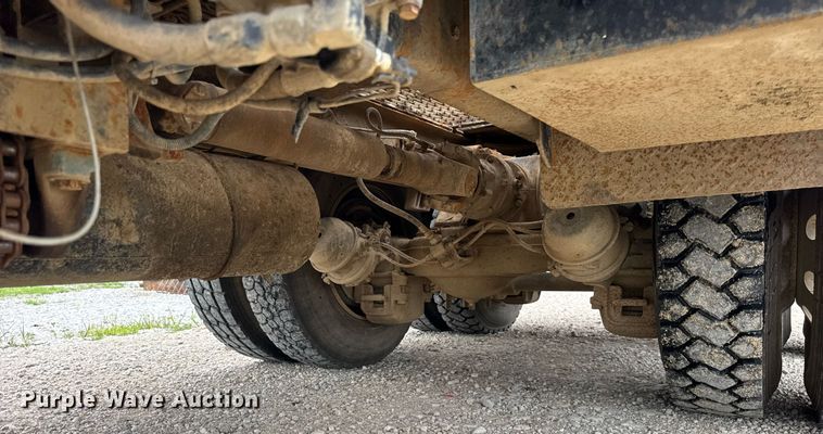 image for item DI9821 1998 Mack RD690S winch truck