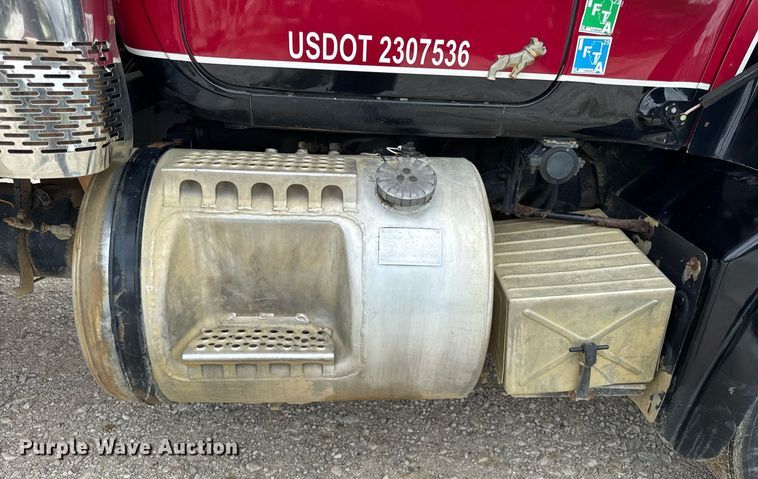 image for item DI9821 1998 Mack RD690S winch truck