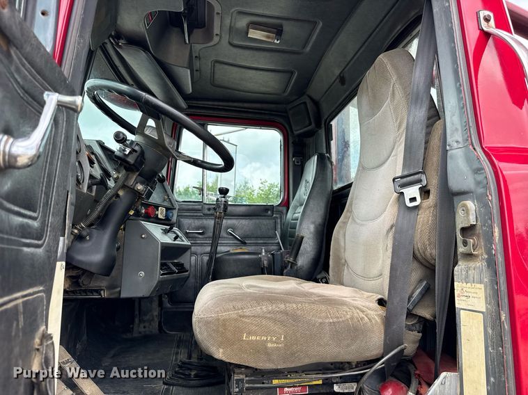 image for item DI9821 1998 Mack RD690S winch truck