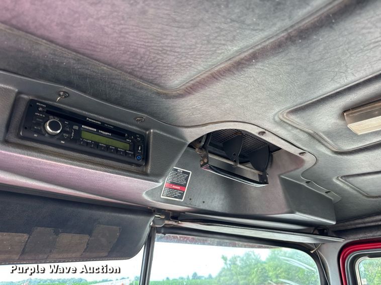 image for item DI9821 1998 Mack RD690S winch truck