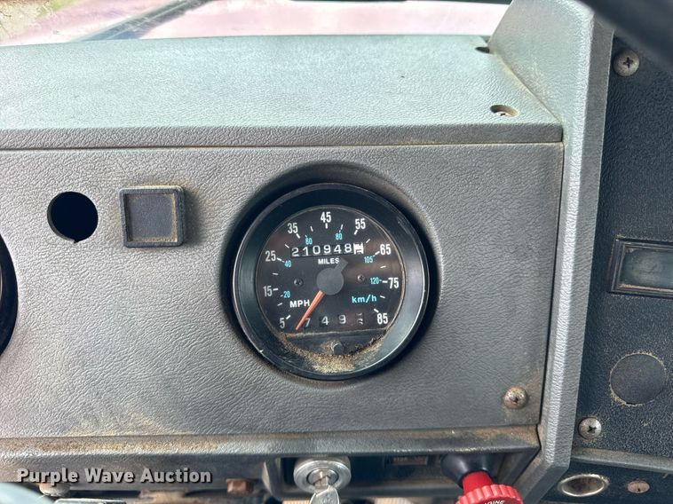 image for item DI9821 1998 Mack RD690S winch truck