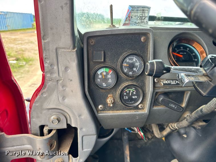 image for item DI9821 1998 Mack RD690S winch truck