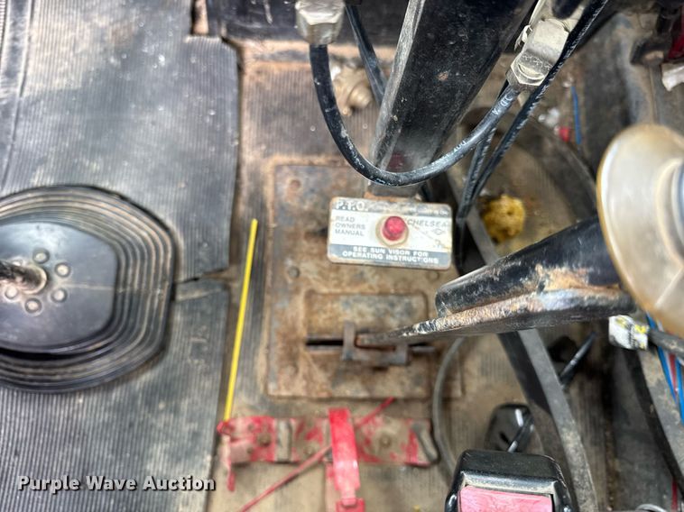 image for item DI9821 1998 Mack RD690S winch truck