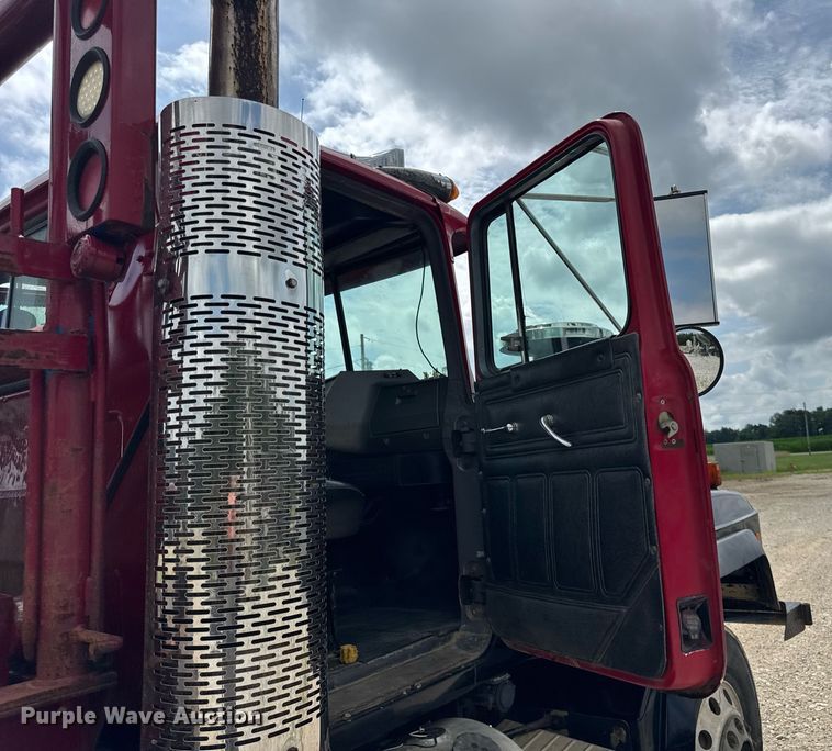 image for item DI9821 1998 Mack RD690S winch truck