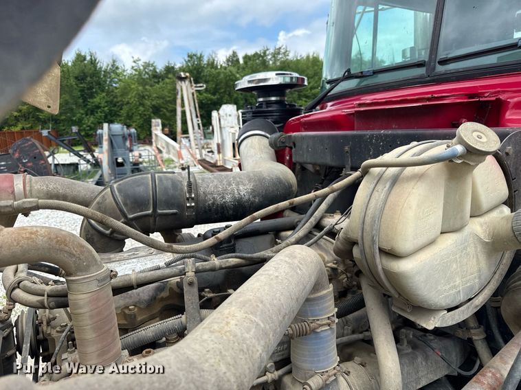 image for item DI9821 1998 Mack RD690S winch truck