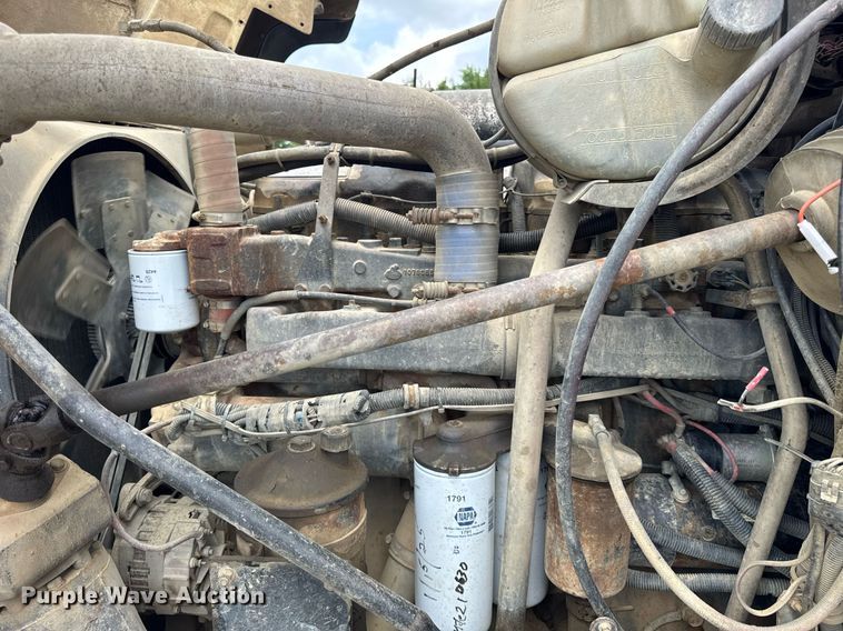 image for item DI9821 1998 Mack RD690S winch truck