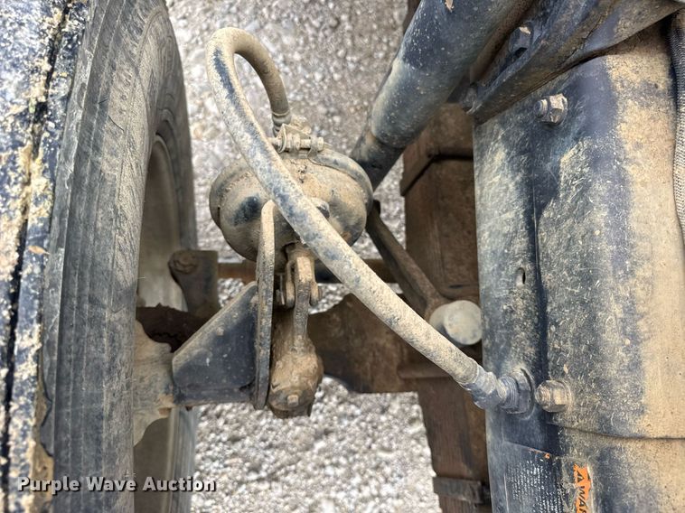 image for item DI9821 1998 Mack RD690S winch truck