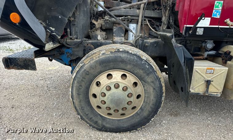 image for item DI9821 1998 Mack RD690S winch truck