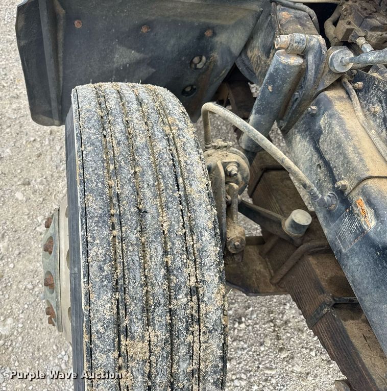 image for item DI9821 1998 Mack RD690S winch truck