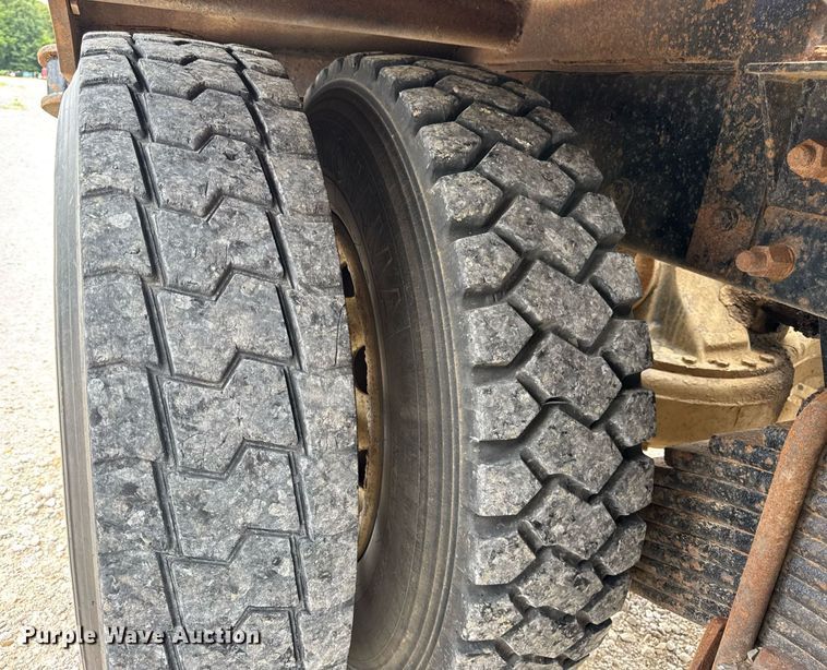 image for item DI9821 1998 Mack RD690S winch truck