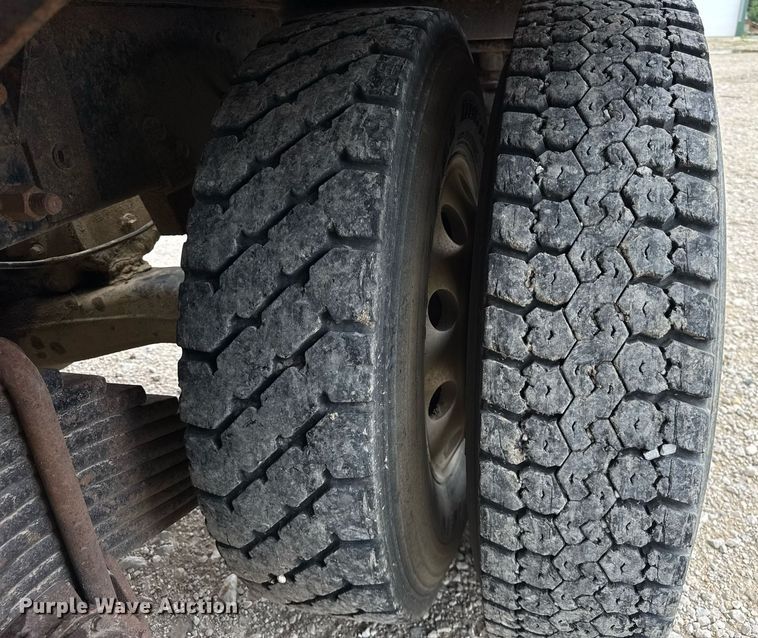 image for item DI9821 1998 Mack RD690S winch truck