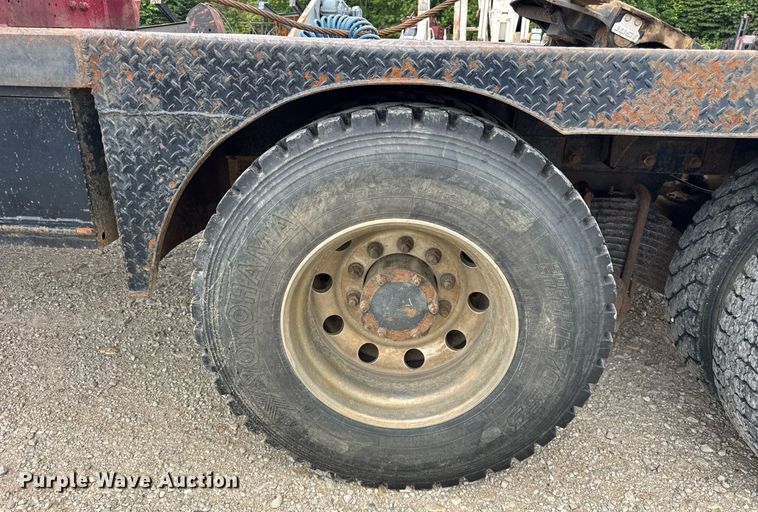 image for item DI9821 1998 Mack RD690S winch truck