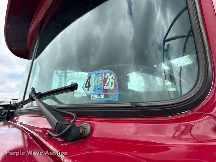 image for item DI9821 1998 Mack RD690S winch truck