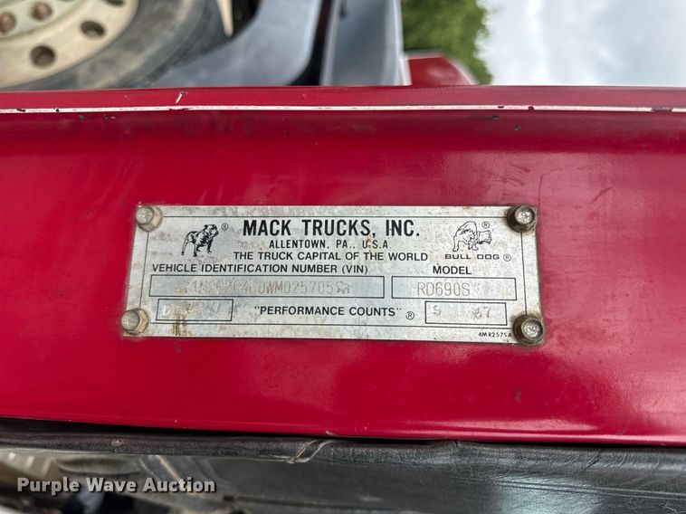 image for item DI9821 1998 Mack RD690S winch truck