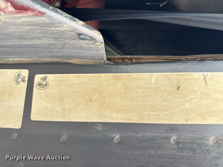 image for item DI9821 1998 Mack RD690S winch truck