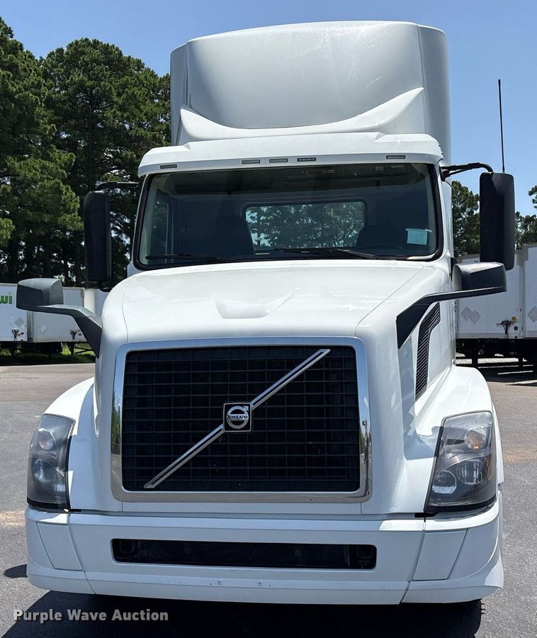 image for item DM1955 2018 Volvo Truck VNL Day cab