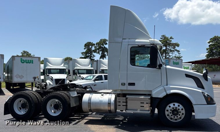 image for item DM1955 2018 Volvo Truck VNL Day cab
