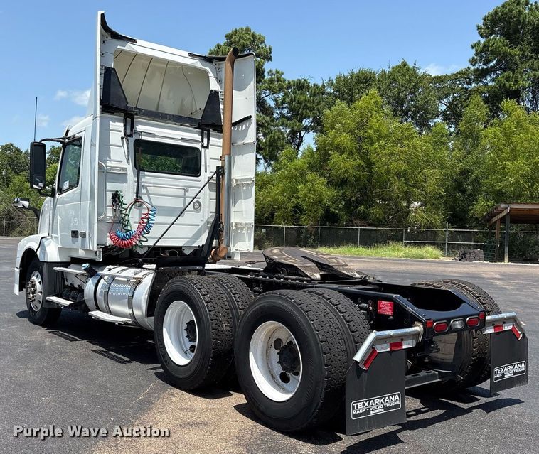 image for item DM1955 2018 Volvo Truck VNL Day cab