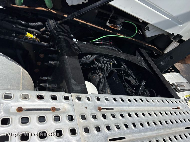 image for item DM1955 2018 Volvo Truck VNL Day cab