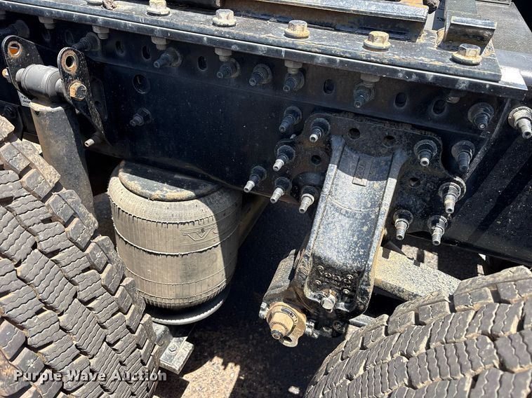 image for item DM1955 2018 Volvo Truck VNL Day cab