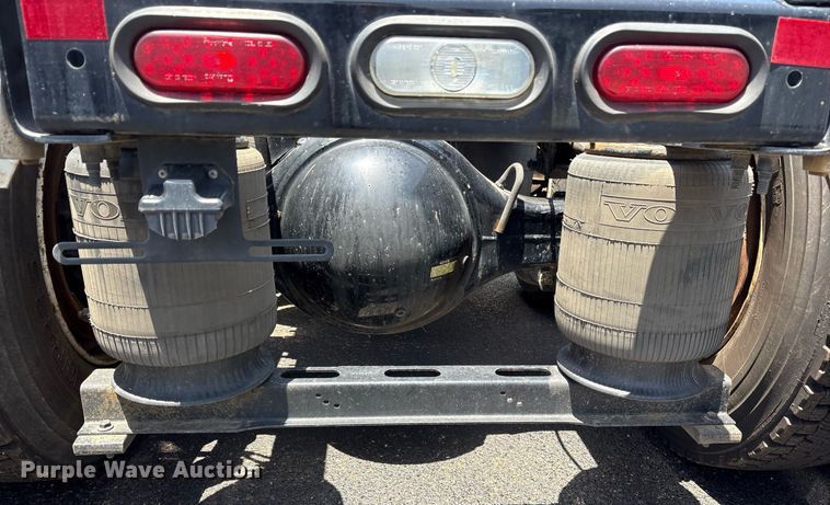 image for item DM1955 2018 Volvo Truck VNL Day cab