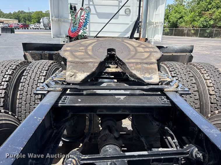 image for item DM1955 2018 Volvo Truck VNL Day cab