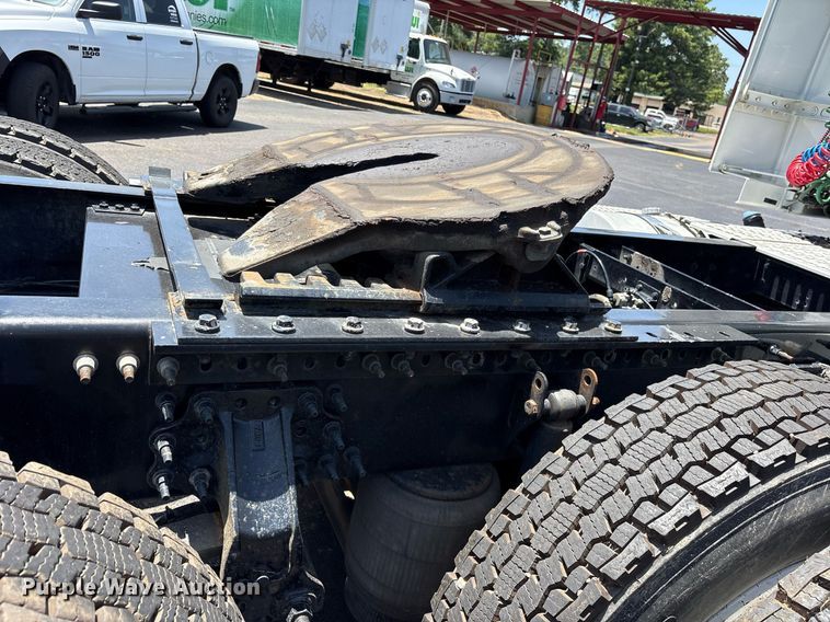 image for item DM1955 2018 Volvo Truck VNL Day cab