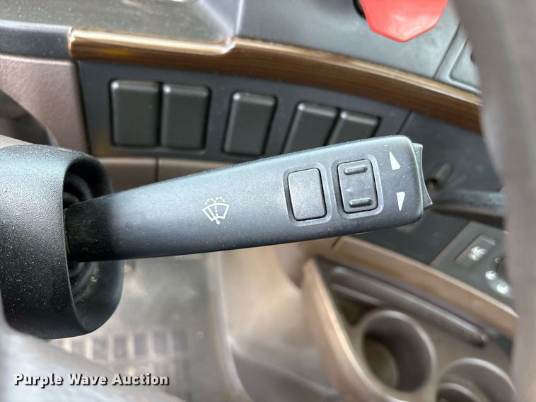 image for item DM1955 2018 Volvo Truck VNL Day cab