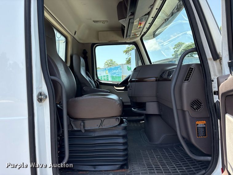 image for item DM1955 2018 Volvo Truck VNL Day cab