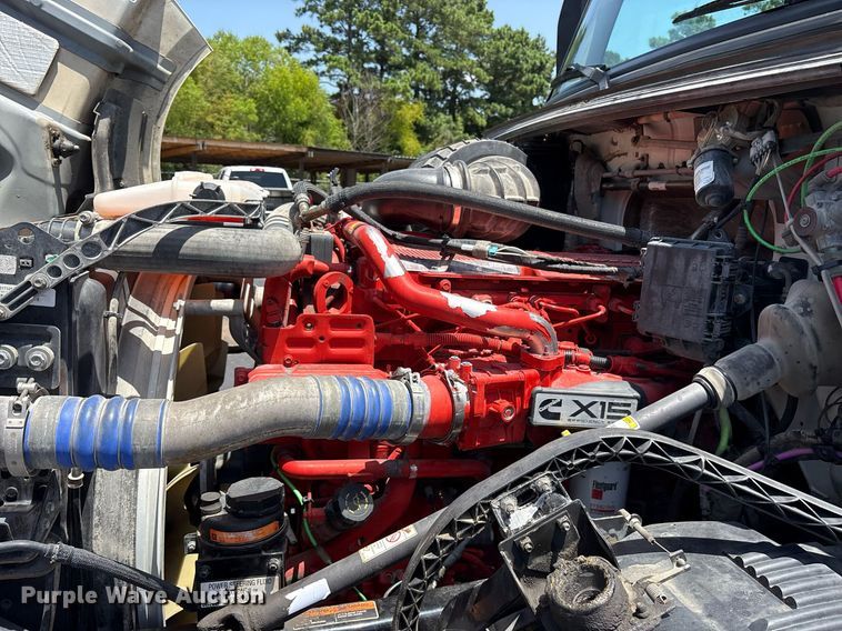 image for item DM1955 2018 Volvo Truck VNL Day cab